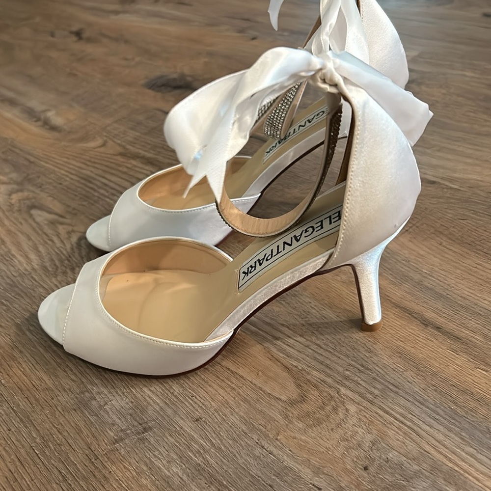White heels with bow